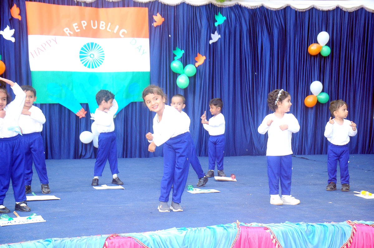 small children presenting a dance on republic day